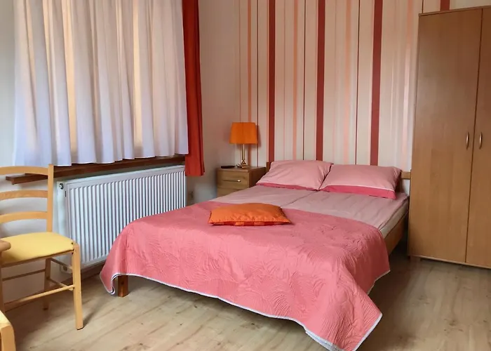 Jola Goscinne Adults Only Rewal